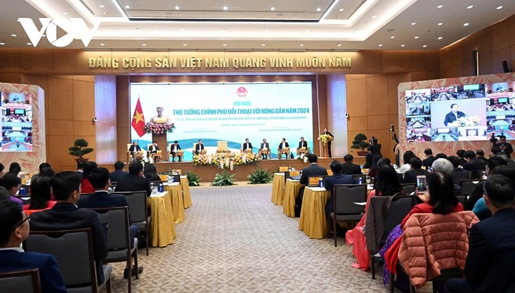 PM Pham Minh Chinh holds dialogue with farmers nationwide